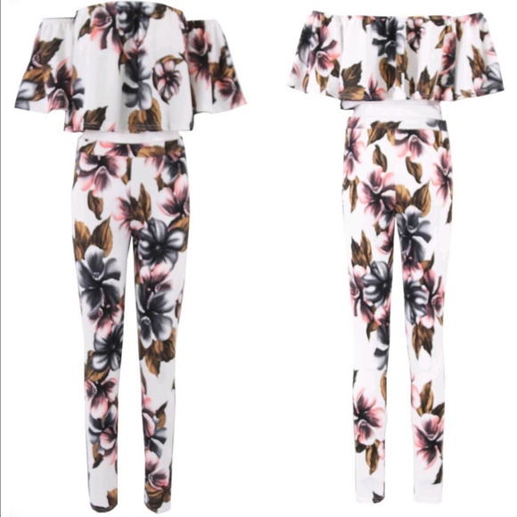 "A Frill Off The Old Block" Floral Set - Picture 1 of 2